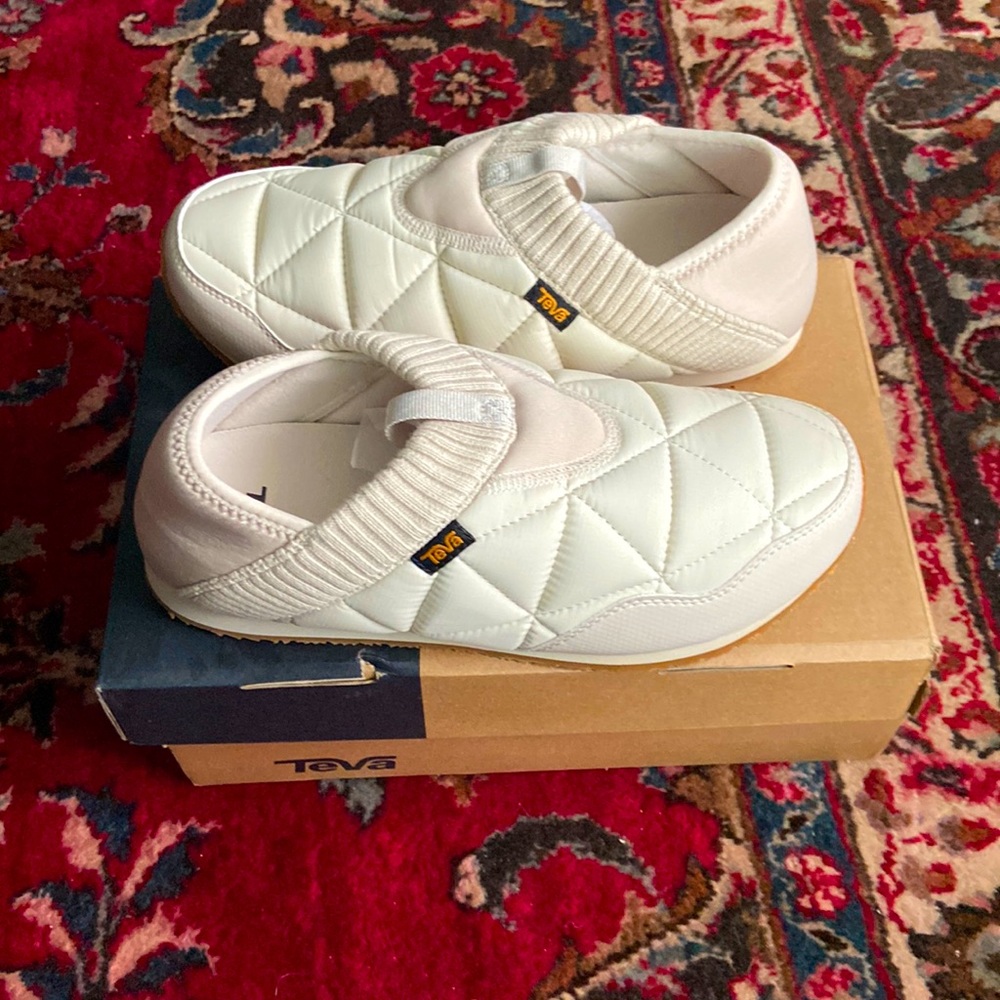 Brand new Teva Ember Moc Women’s 9 in white (birch)